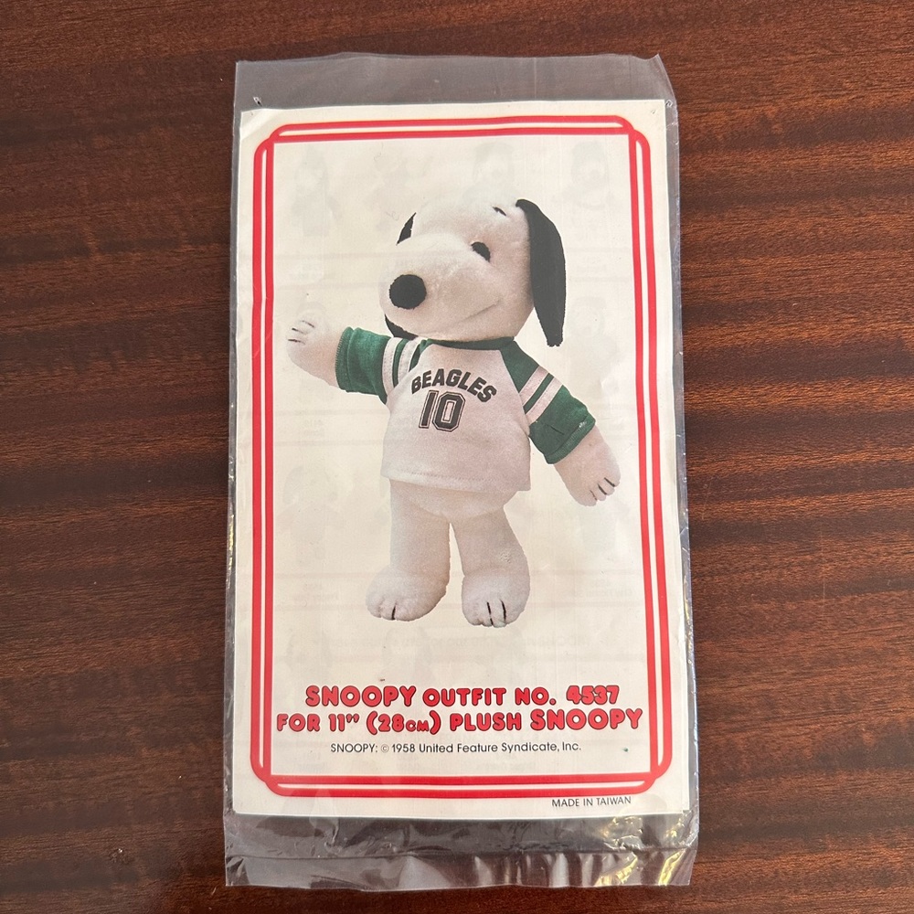 Vintage snoopy shirt new in bag without tags green white athletic fits 11 inch